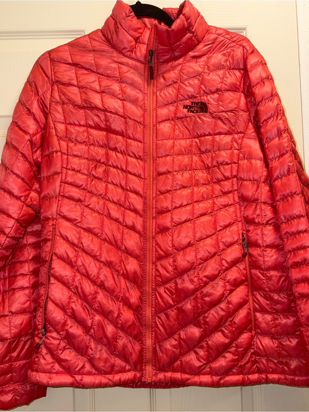 The North Face Women's Red Quilted Lightweight Puffer Jacket- SIZE LARGE - Picture 2 of 9